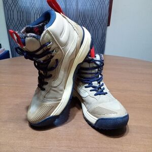 Vans Ultrarange HydroGuard 360Tan and Navy Men's Boots.